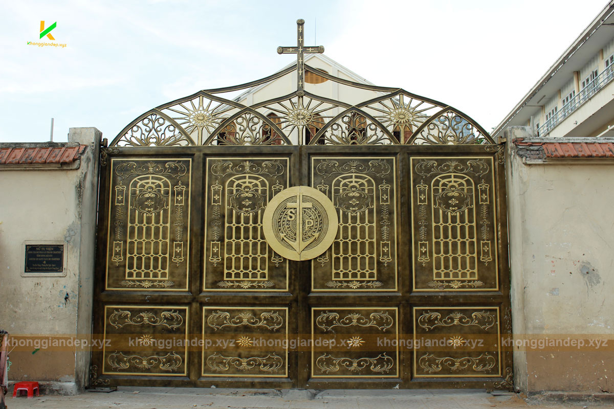 Mẫu cổng nhôm đúc dành cho nhà thờ