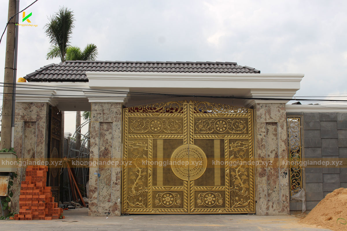 Mẫu cổng nhôm đúc hợp kim cho gia chủ theo Phật Giáo và họa tiết truyền thống